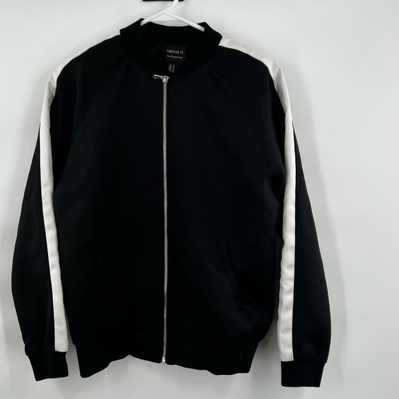 Forever 21 Contemporary embroidered floral jacket black white trim M - Picture 3 of 9